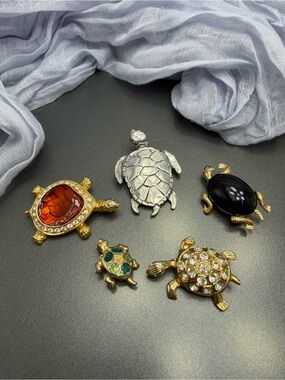 😎50% off Five  Turtle Brooches – Silver, Gold & Green
